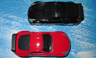 Illustration for article titled Tomica 370Z NISMO Red v Black